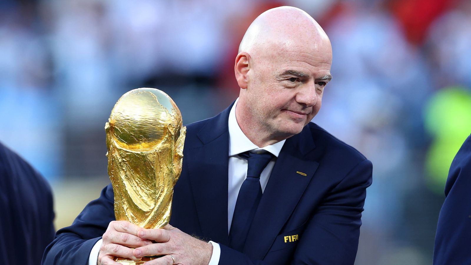 世界杯:国际足联主席詹尼·因凡蒂诺提供3000万英镑激励,呼吁成员支持有争议的私人投资计划